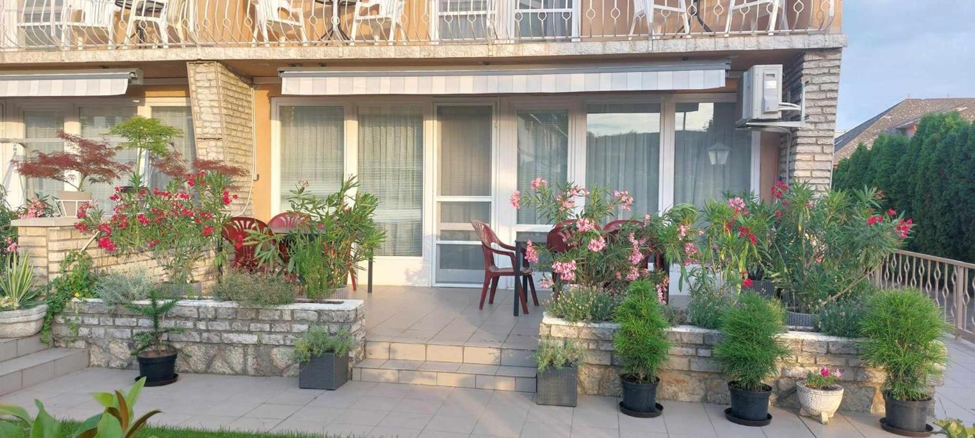 Siesta Apartmanhaz Balatonfuered Luaran gambar