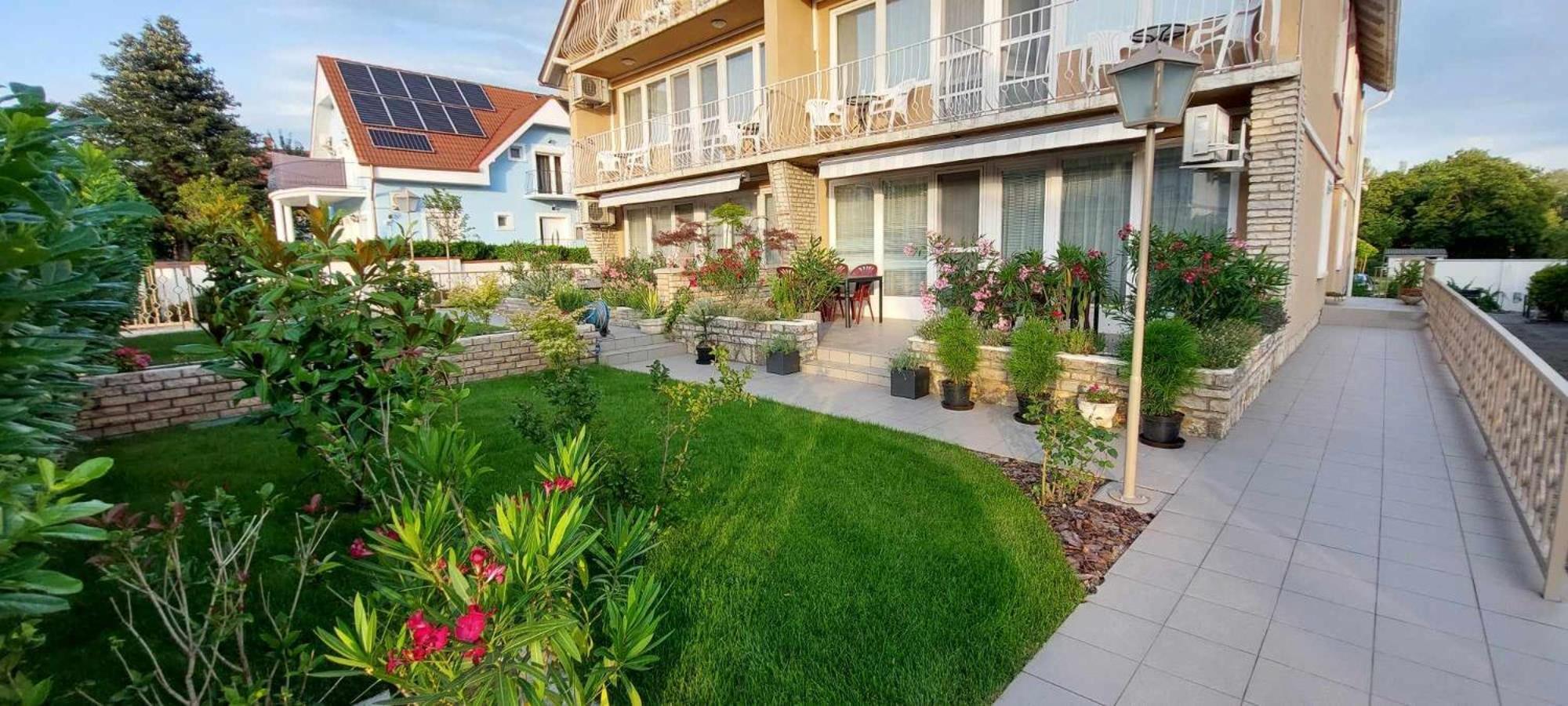 Siesta Apartmanhaz Balatonfuered Luaran gambar
