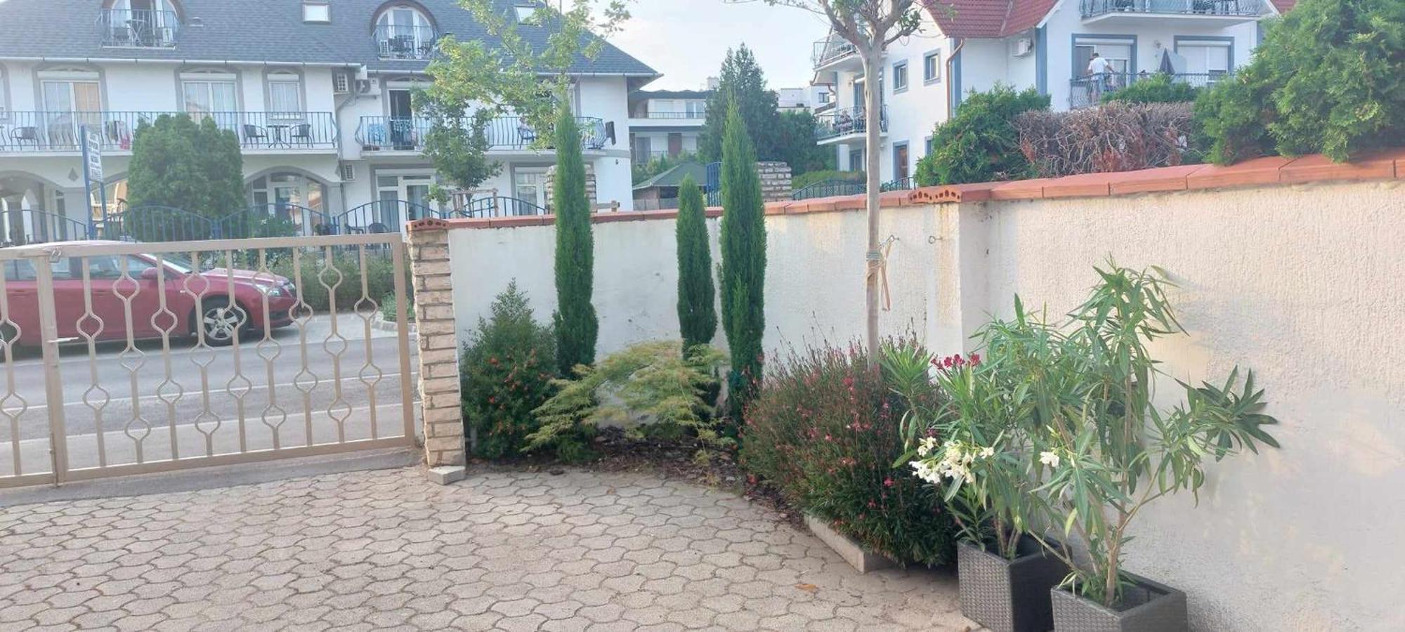 Siesta Apartmanhaz Balatonfuered Luaran gambar