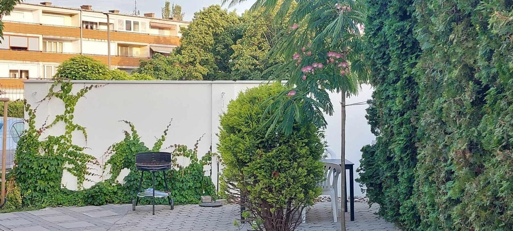 Siesta Apartmanhaz Balatonfuered Luaran gambar