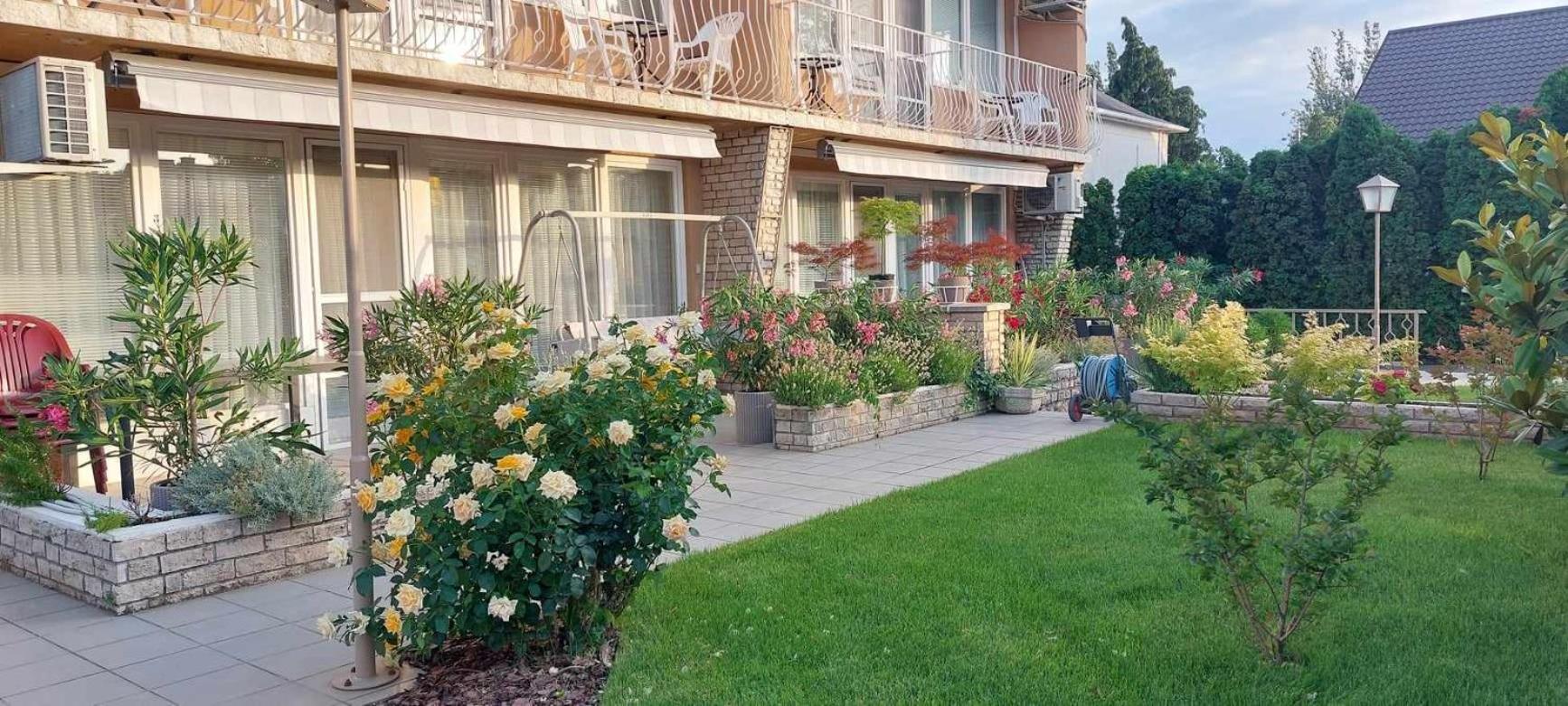 Siesta Apartmanhaz Balatonfuered Luaran gambar